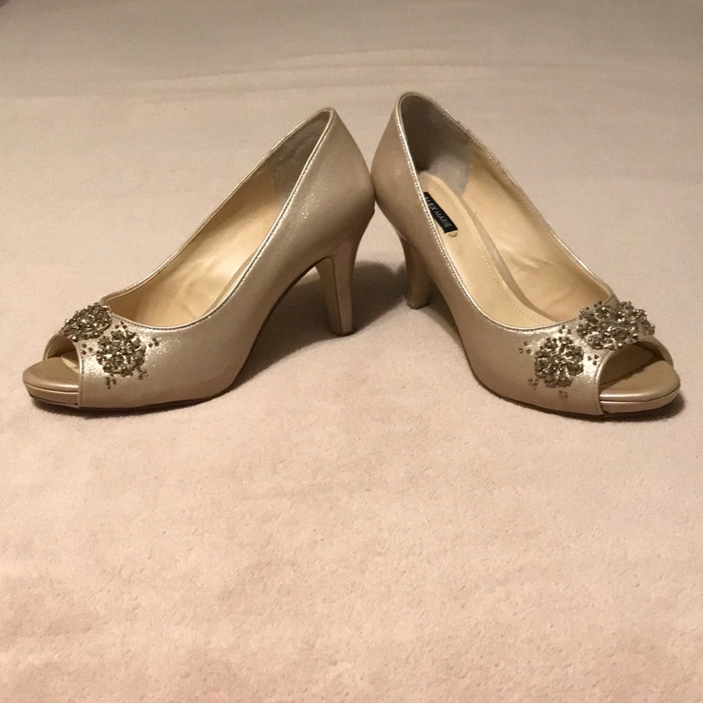 Alex Marie sand/gold Lauryn beautiful open toed pumps size 7.5M